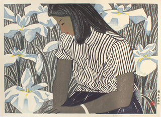 Lirios japoneses (ayame) y mujer joven