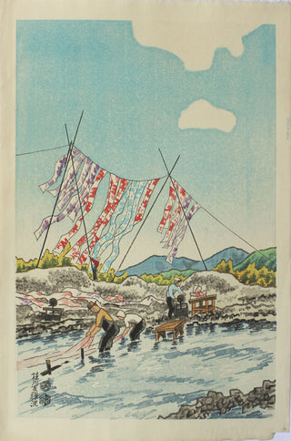 Suszenie tkanin Yuzen nad rzeką Katsura